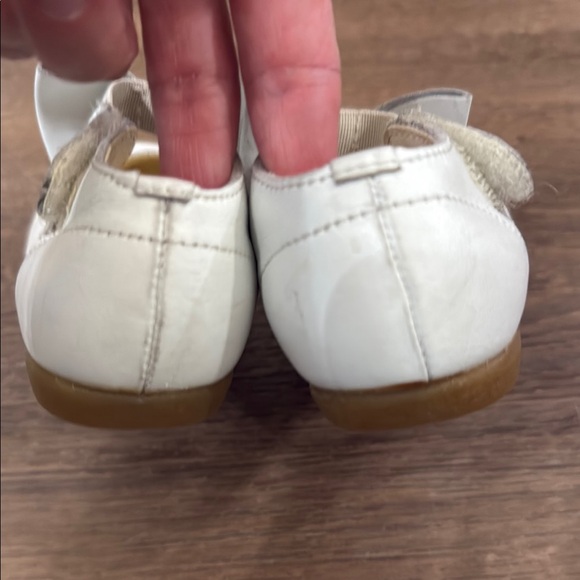 L'Amour White Bow Dress Shoes for Kids - Picture 4 of 6